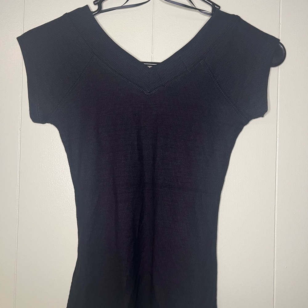 BDG Urban Outfitters Black V-Neck Women's Top NWOT - Picture 2 of 4